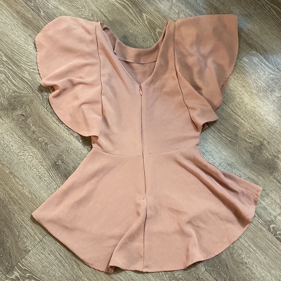 Flutter sleeve pink peplum top - Picture 2 of 5